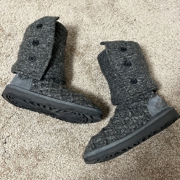 Grey Sweater Knit Uggs size 5 - Picture 2 of 6